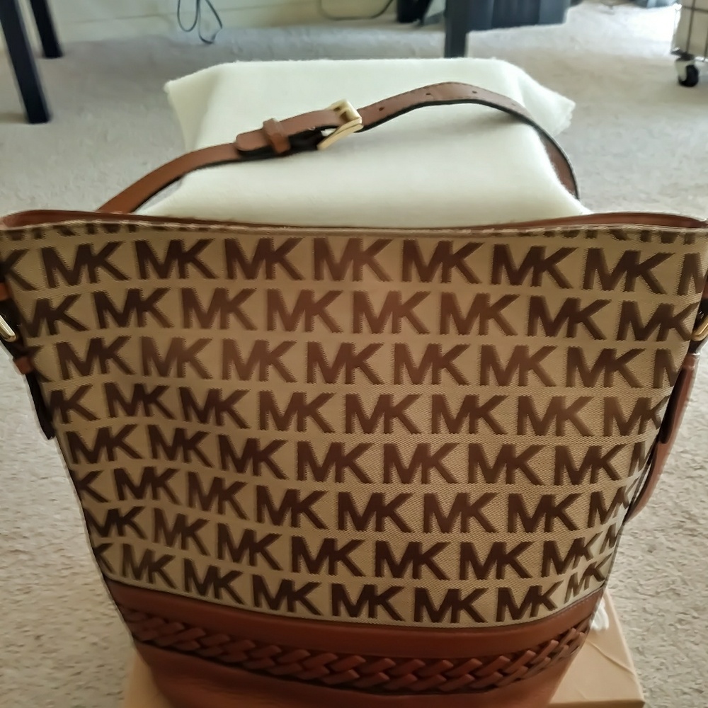 Michael Kors Luggage Brown Gladstone Tote
